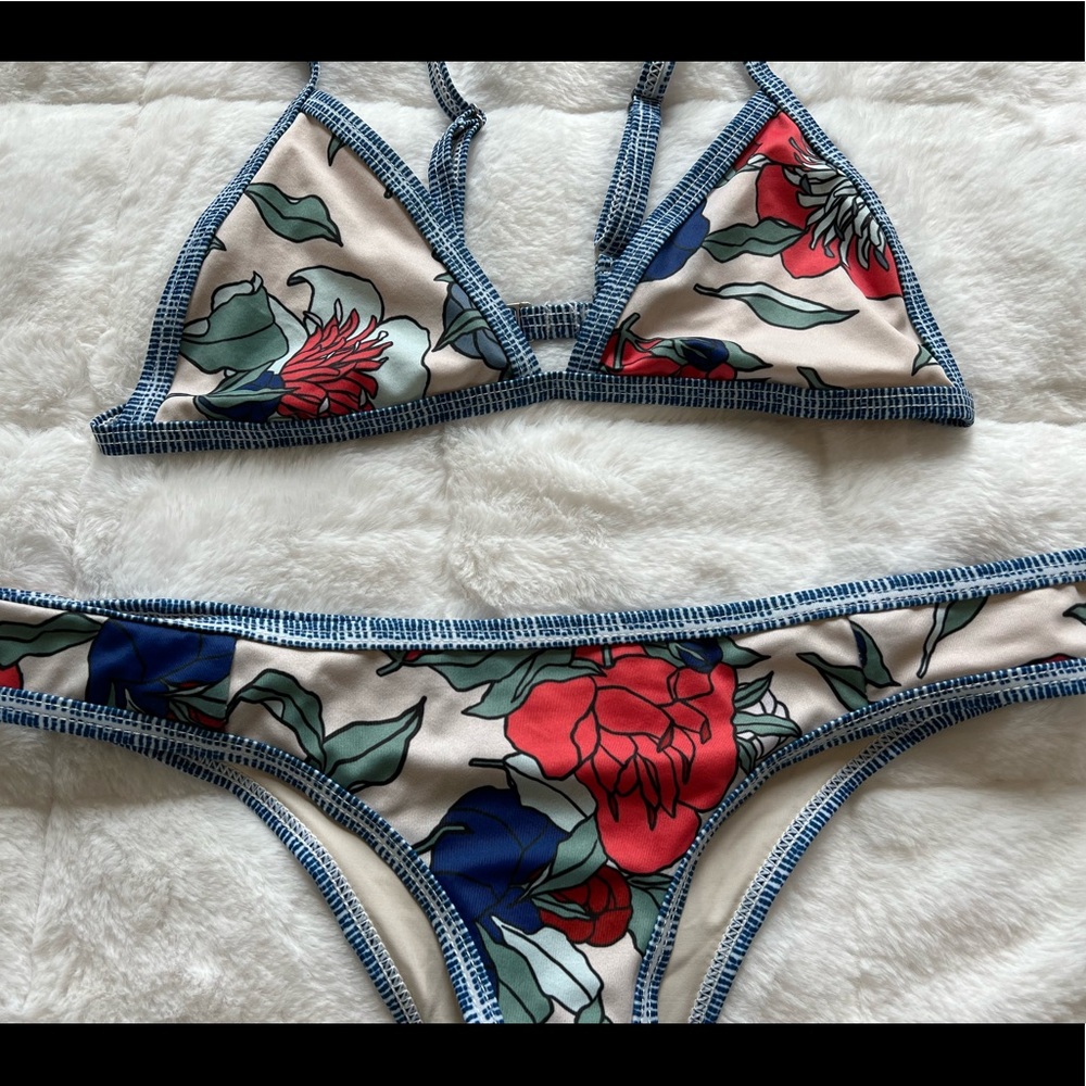 Floral Bikini - Picture 3 of 3
